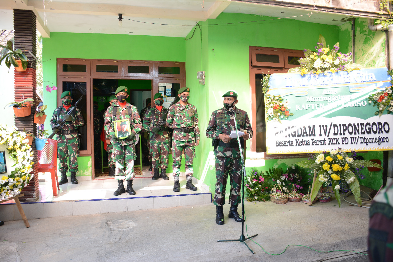 Danrem 073/Makutarama Pimpin Upacara Pemakaman Militer Prajurit yang Meninggal Dunia